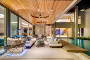 Villa de Prestige avec Cinéma et Discothèque Privés dans un Domaine Golfique